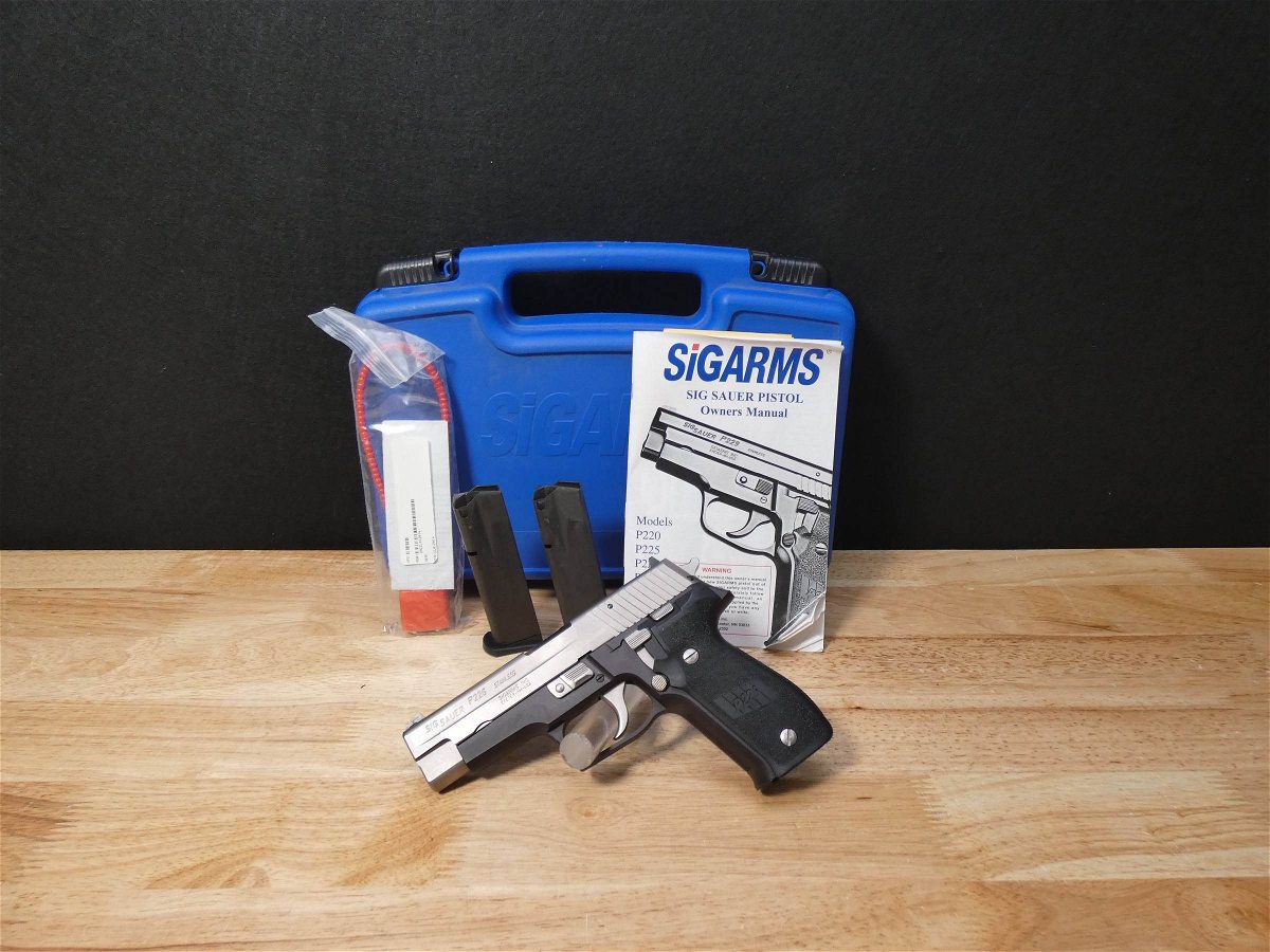 トイガン SIG SAUER P226 E2 STAINLESS MODEL Airsoft SIG Sauer P226 E2, Stainless model, GBB, Tokyo Marui