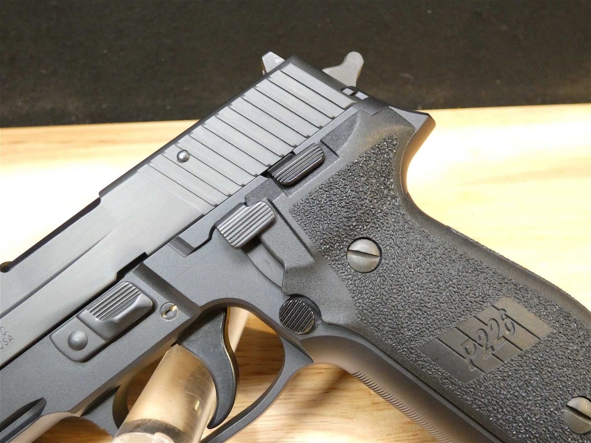 Sig Sauer P226 – .40 S&W | D4 Guns