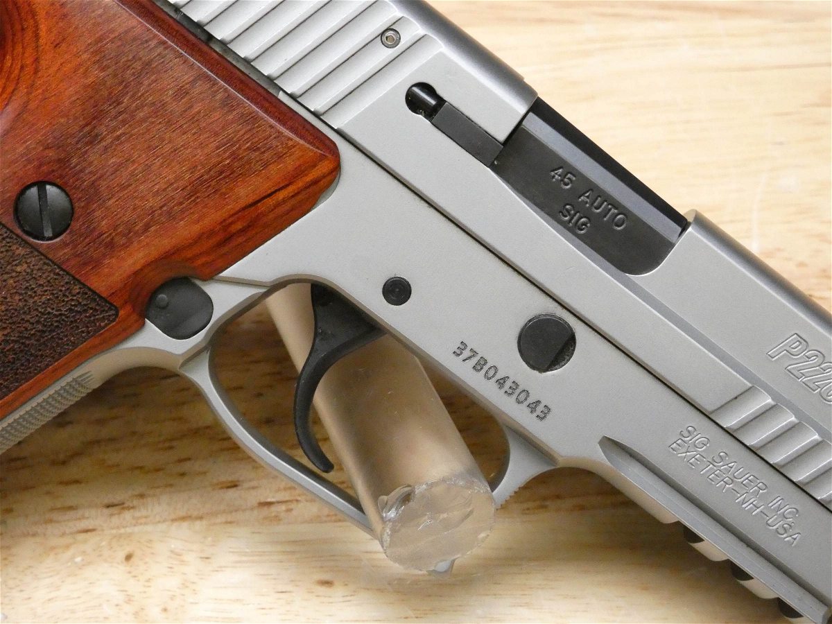 Sig Sauer P220 Elite – .45 ACP | D4 Guns