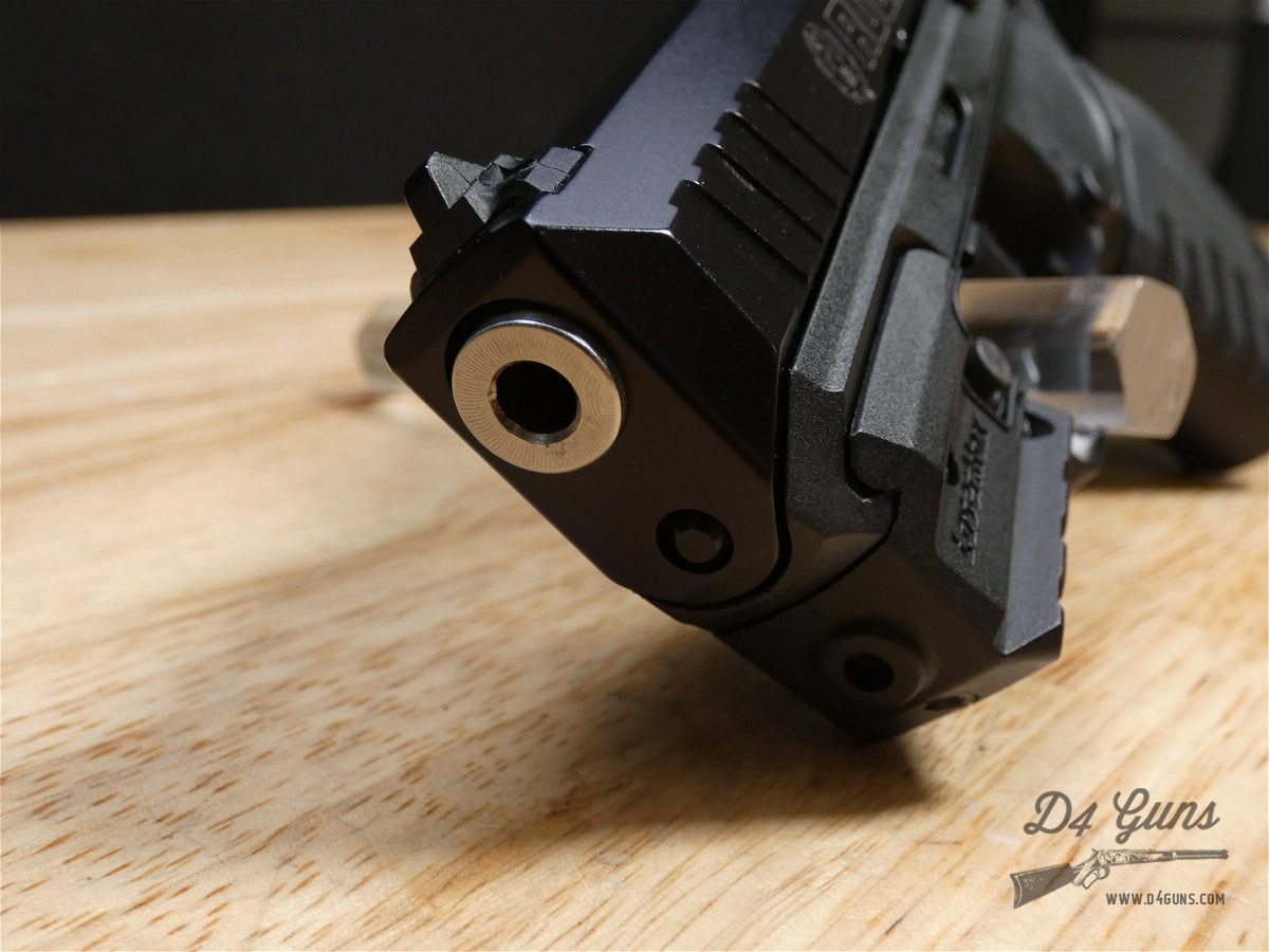 Ruger SR22 .22 LR Mfg. 2015 SR22 w/ Laser! +Case & 2 Mags