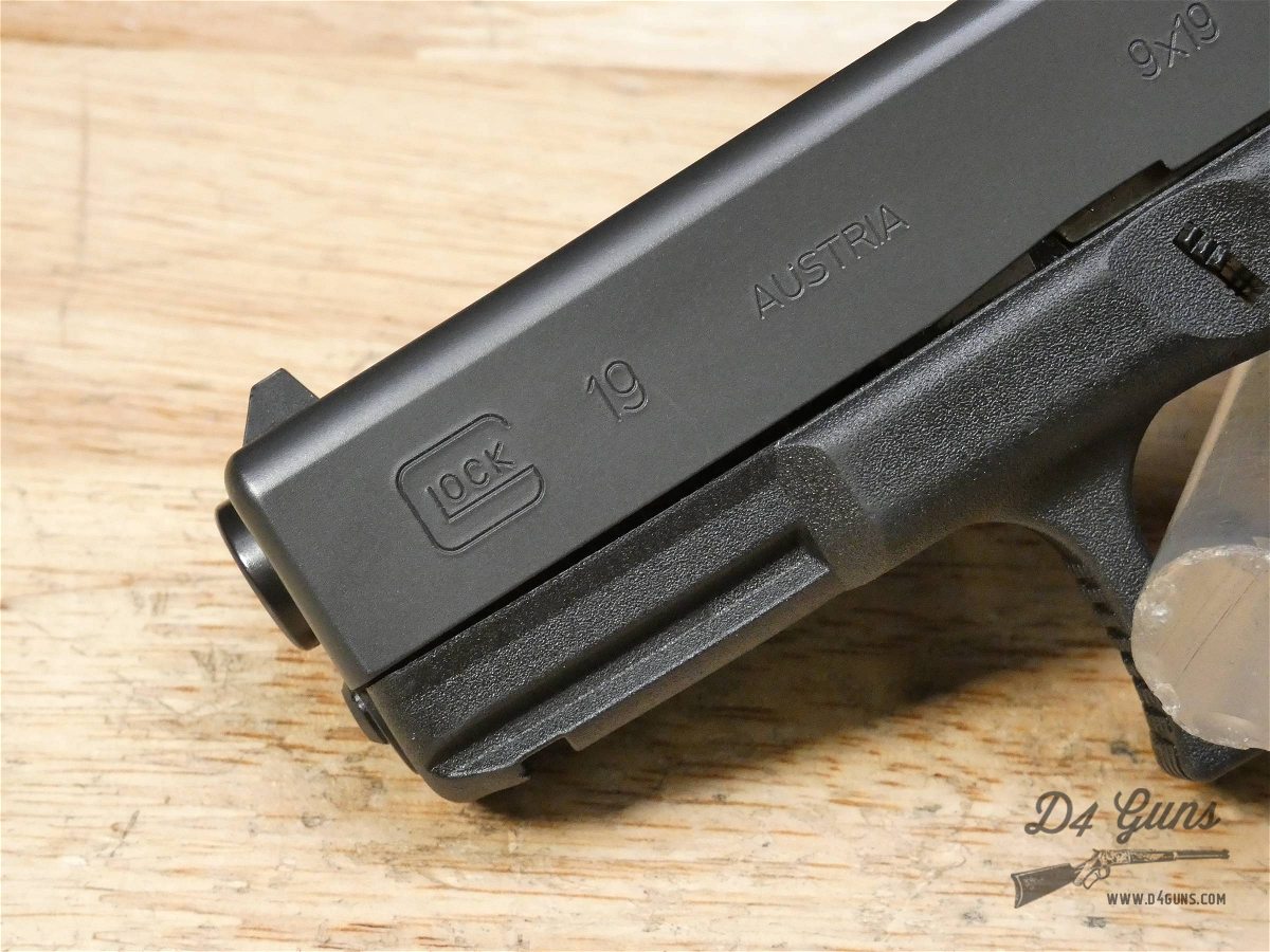 Glock 19 Gen3 9mm CCW Austrian Made w/ OG Case & 2 Mags! Semi
