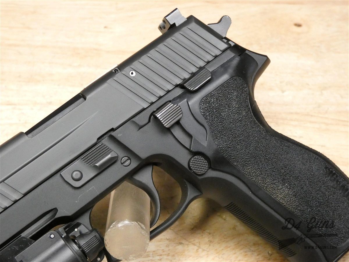 Sig Sauer P226 Extreme - 9mm - w/ 6 Mags & Surefire X300 Light - XLNT ...