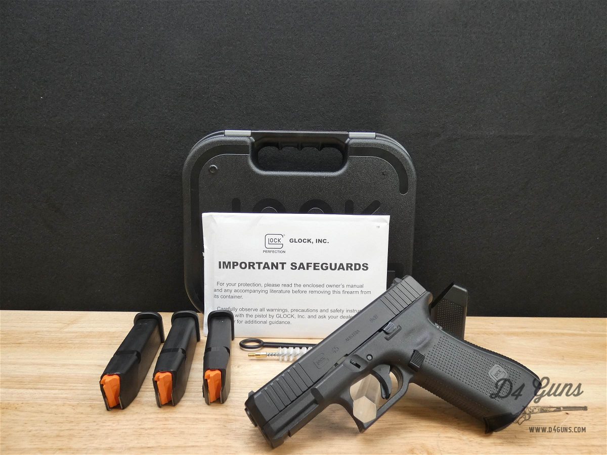 Glock 45 Gen 5 - 9mm - w/ 3 Mags & Case - G45 - Compact 17 - LOOK!-img-1