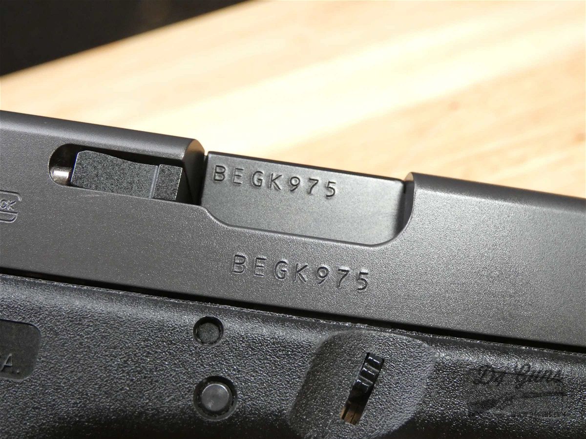 Glock 17 Gen4 - 9mm - G17 - w/ Case + More - Popular Carry Pistol-img-26