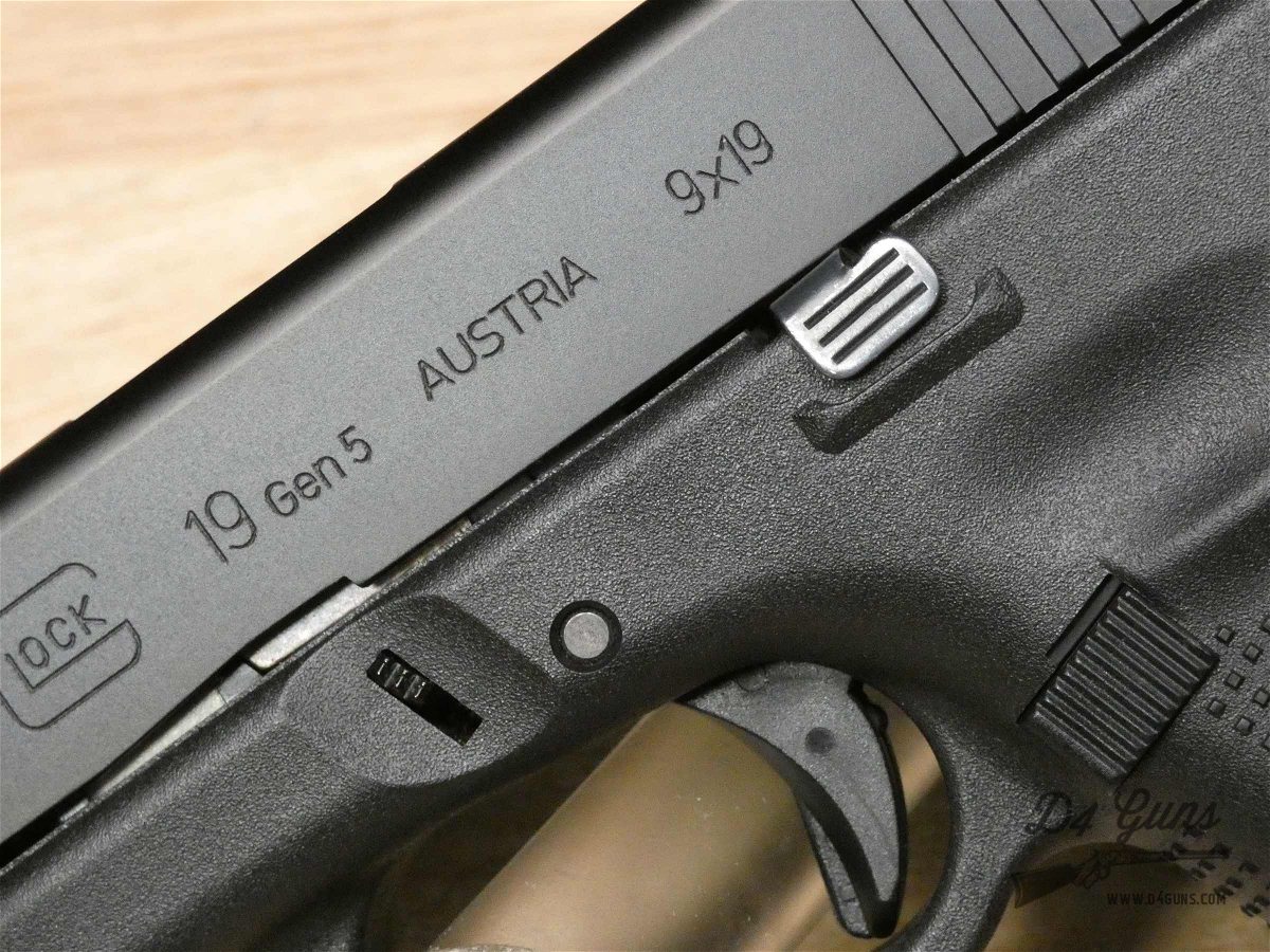 Glock 19 Gen 5 - 9mm - Austria - G19 Gen5 - w/ Case & 3 Mags - Look!-img-4