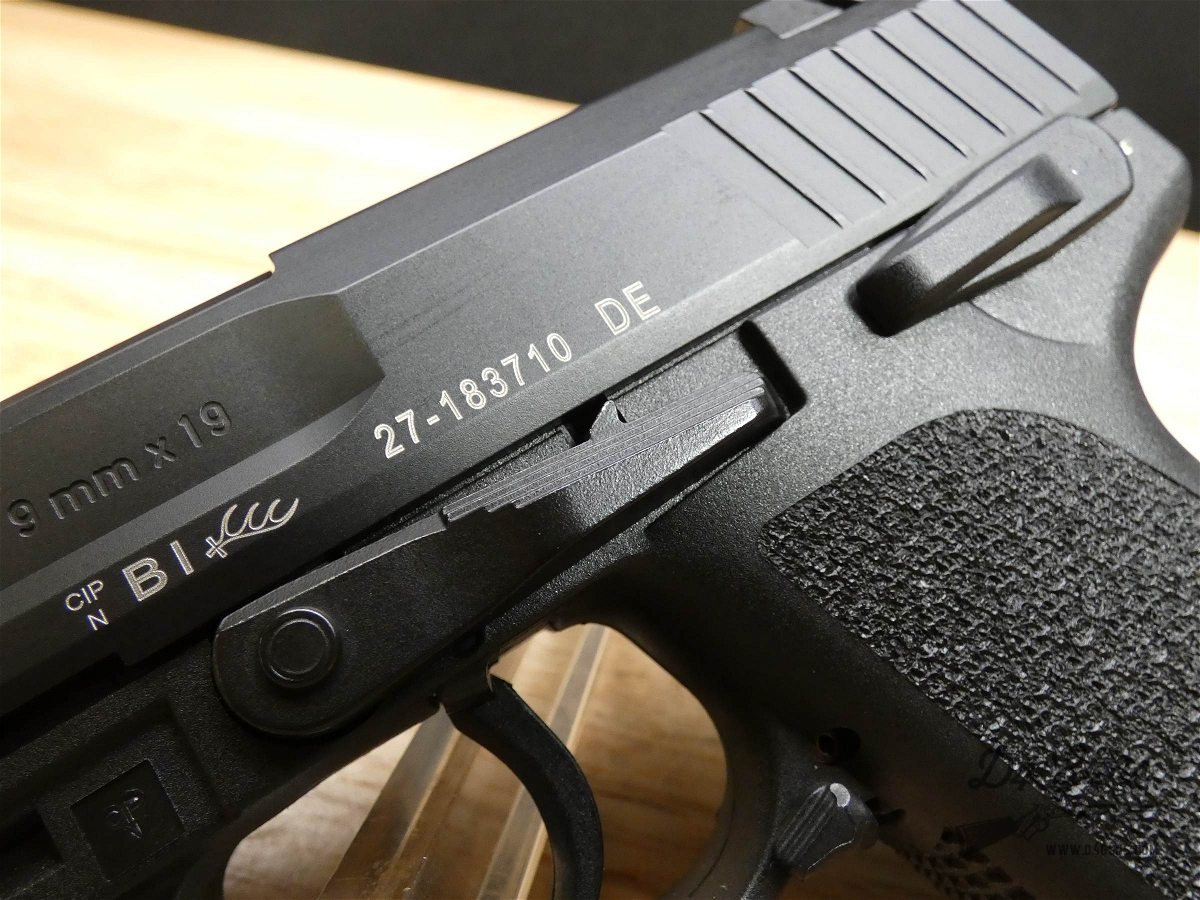 Heckler & Koch USP 9 Compact V1 - 9mm - USP9C-V1 - w/ Case + 3 Mags - HK-img-27