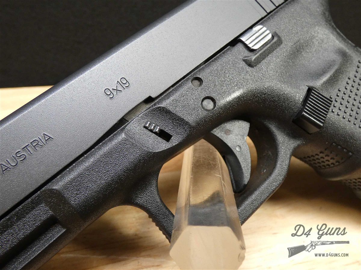 Glock 17 Gen4 - 9mm - G17 Gen 4 - w/ Case + More - Popular Carry Pistol-img-4