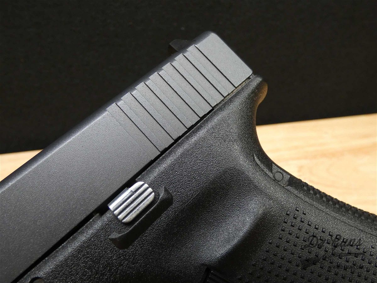 Glock 17 Gen4 - 9mm - G17 Gen 4 - w/ Case + More - Popular Carry Pistol-img-5