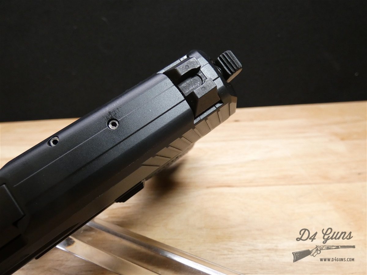 Heckler & Koch P2000 V3 - 9mm - HK - 2016  - DA/SA - OG Case & 2 Mags-img-10