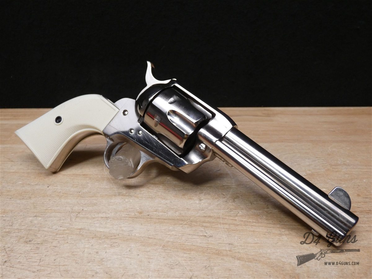 Pietta 1873 SA - .45 Colt - 4-Click Single Action - Nickel Colt SAA Copy-img-8